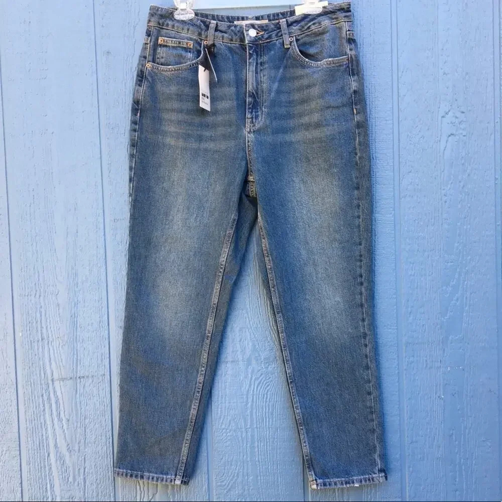 NWT Top Shop Light Wash High Rise Relax Fit Mom Jeans Size 31x30